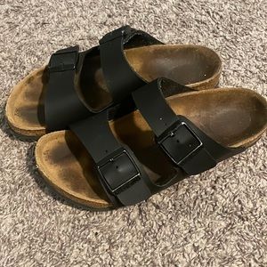 kids black birkenstocks, size 34